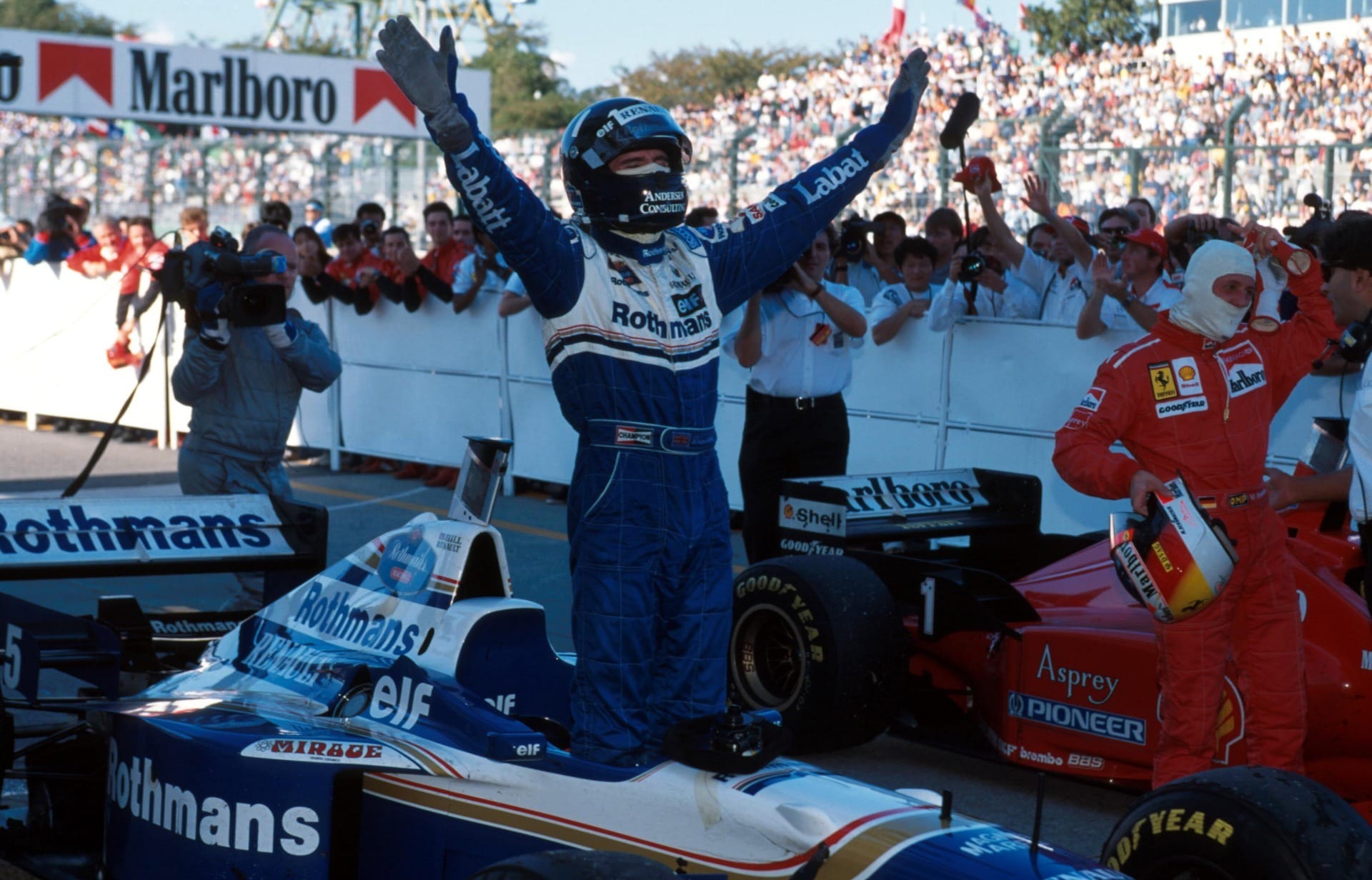 Damon comemora seu primeiro, e único, título mundial em Suzuka
