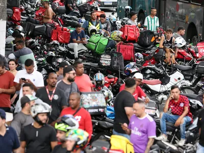 Venda ilegal de mochilas de delivery facilita crimes de falsos entregadores