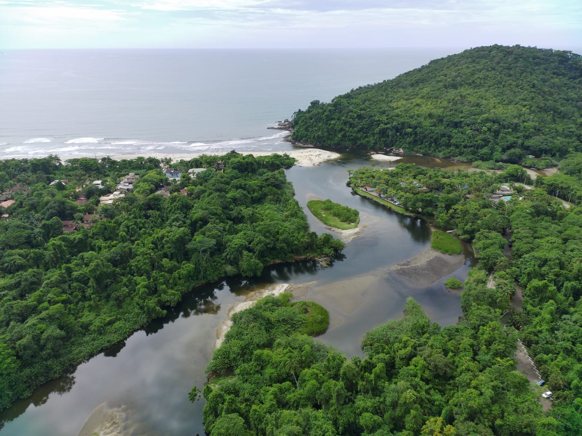 Corpo de mulher é encontrado no mar da Praia de Itamambuca em Ubatuba