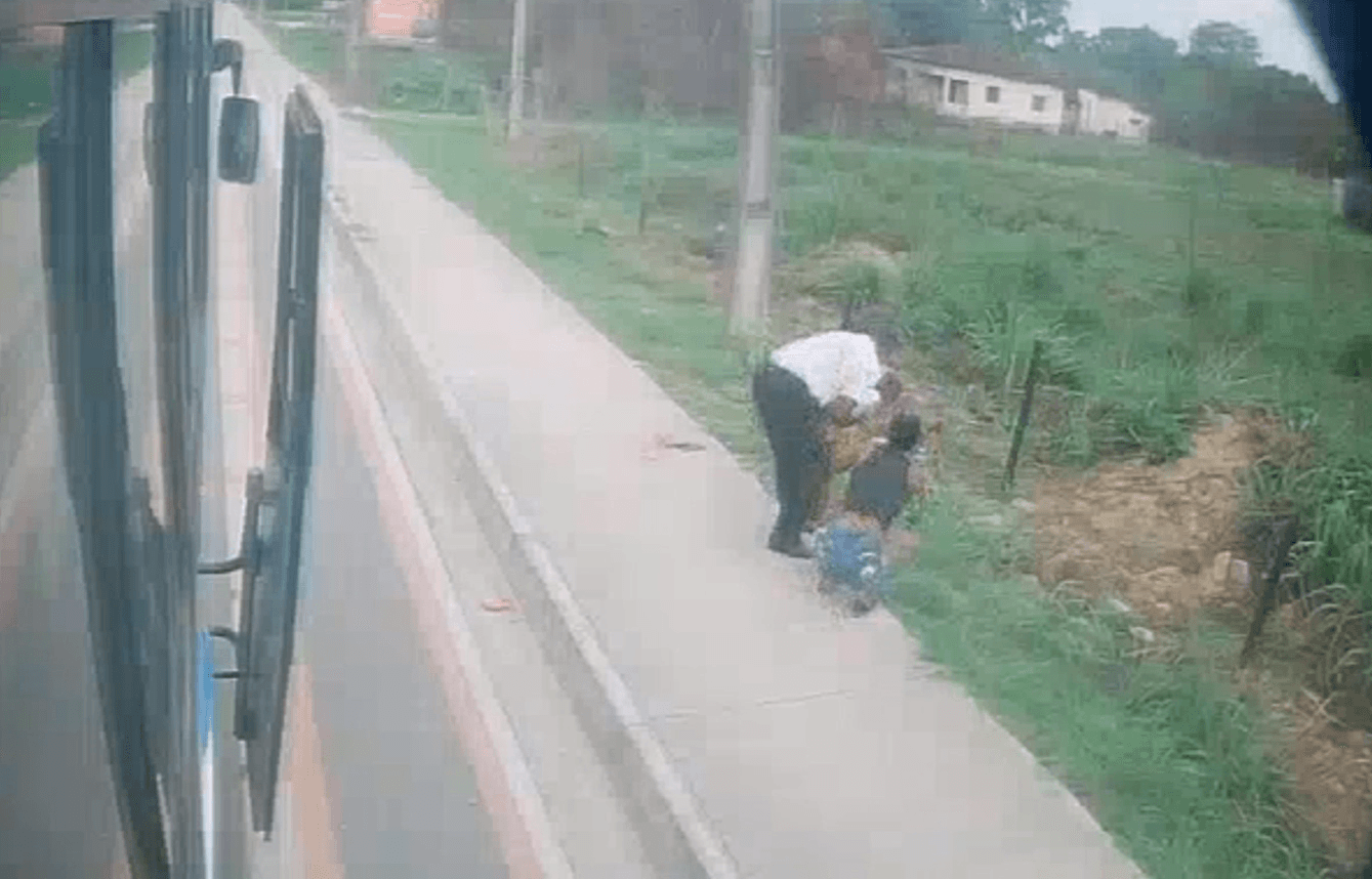 Motorista de ônibus salva bebê engasgado durante viagem, em Saquarema