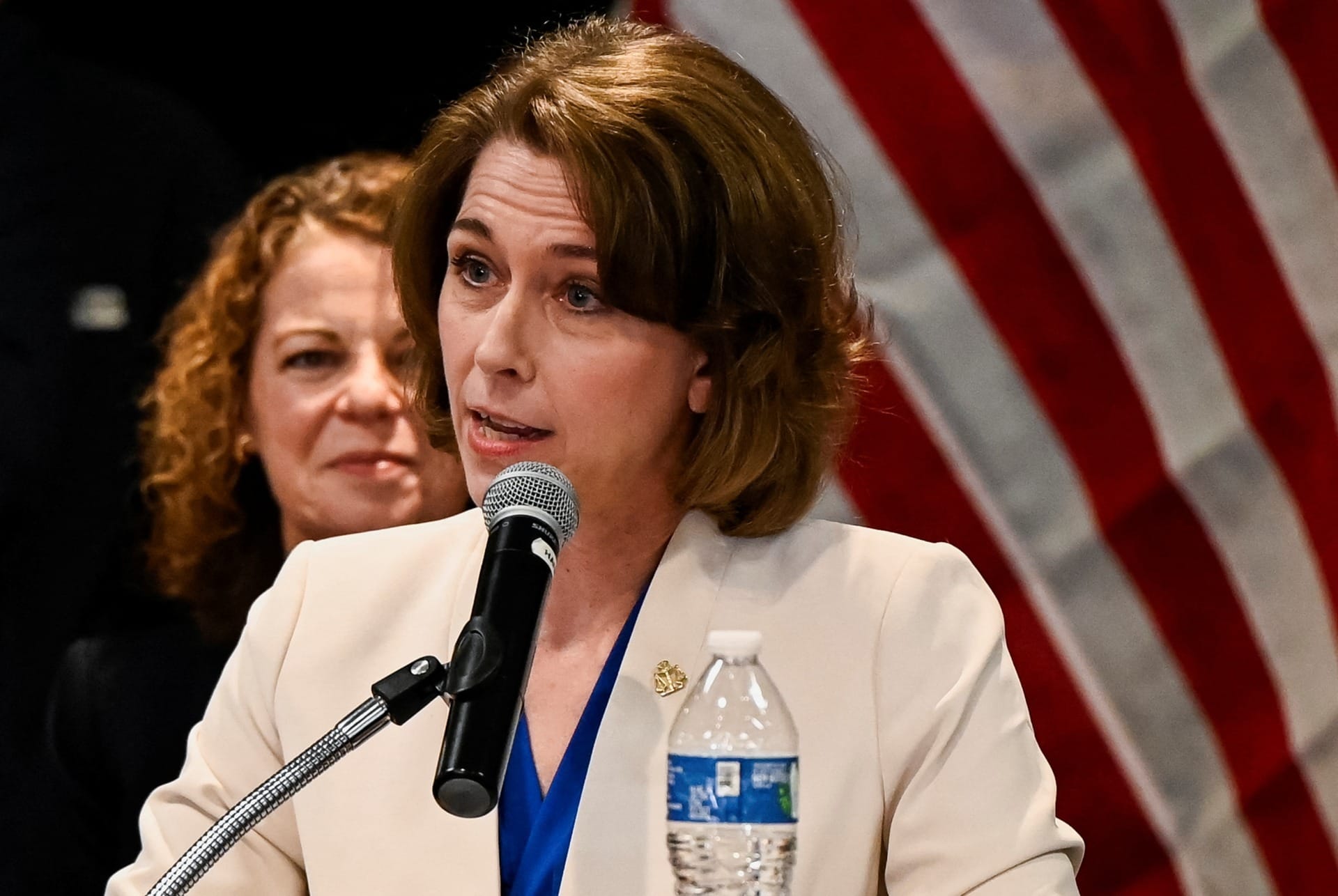 Nos EUA, juíza apoiada pelos democratas vence eleição para a Suprema Corte de Wisconsin