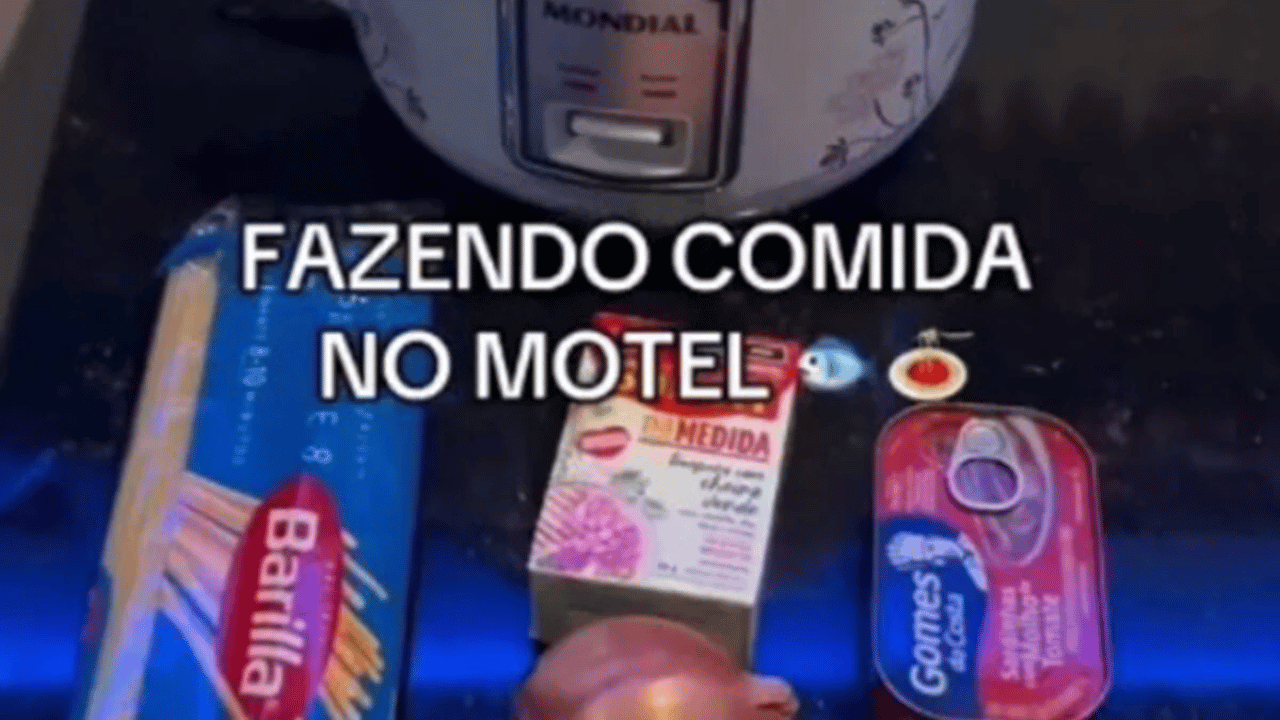 Mulher cozinha dentro do motel e vídeo viraliza