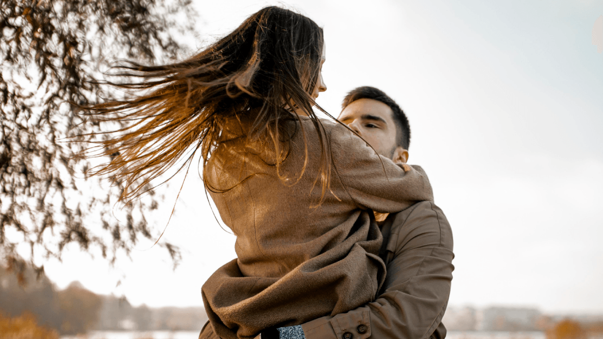 Romance no ar! 5 signos estão com sorte no amor em abril