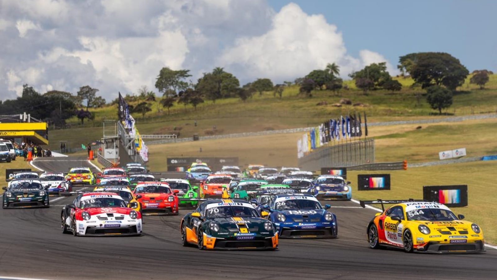 Pé no freio é desafio para pilotos da Porsche Cup Brasil em provas no Velocitta