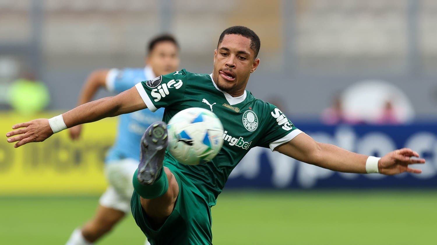 Vitor Roque admite ansiedade por 1º gol, mas celebra vitória do Palmeiras: "Dá confiança"