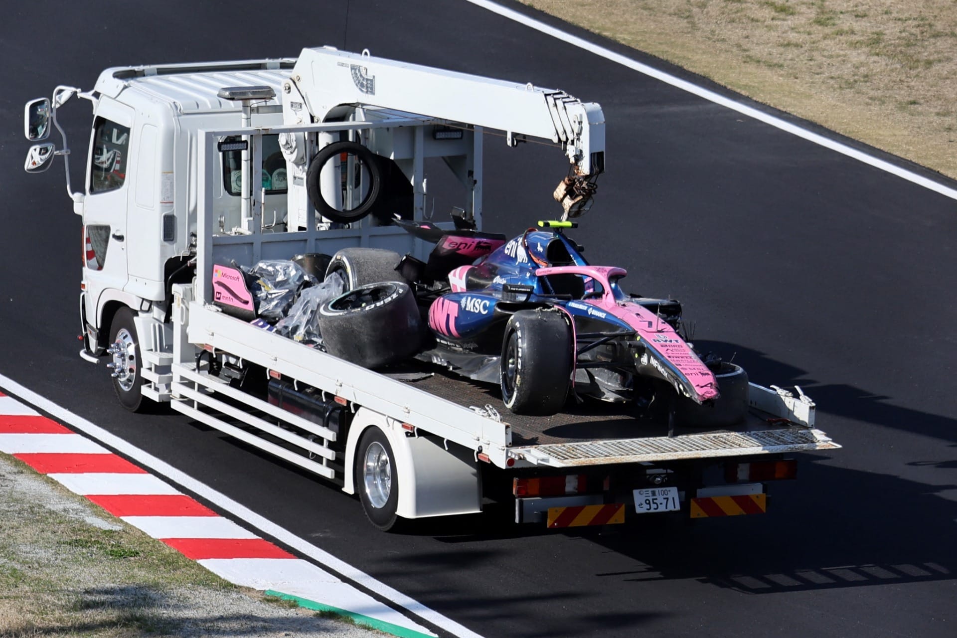 No 2º treino, Doohan rodou, bateu forte e o carro teve que sair de guincho