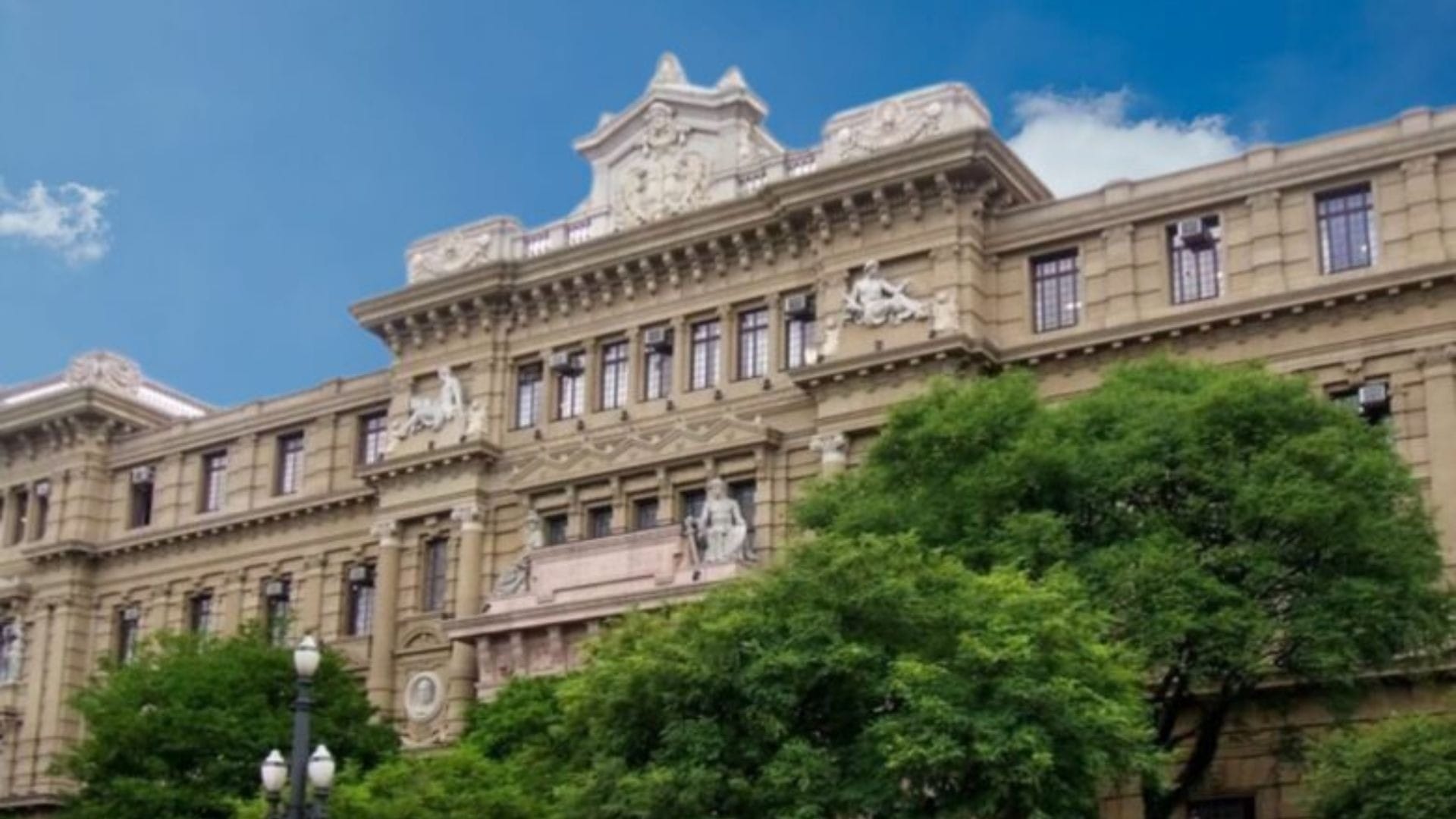 Juiz paulista com nome de lorde inglês: 45 anos de falsidade ideológica
