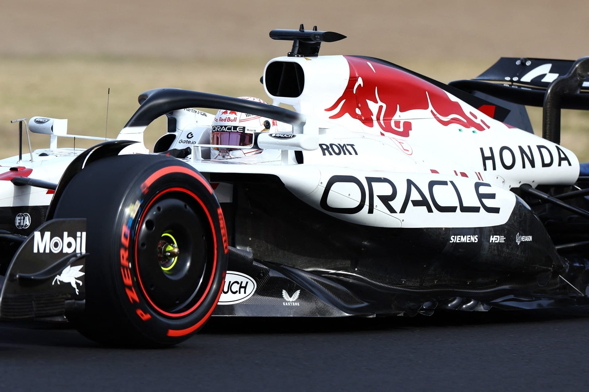 Verstappen conseguiu a pole position por um centésimo