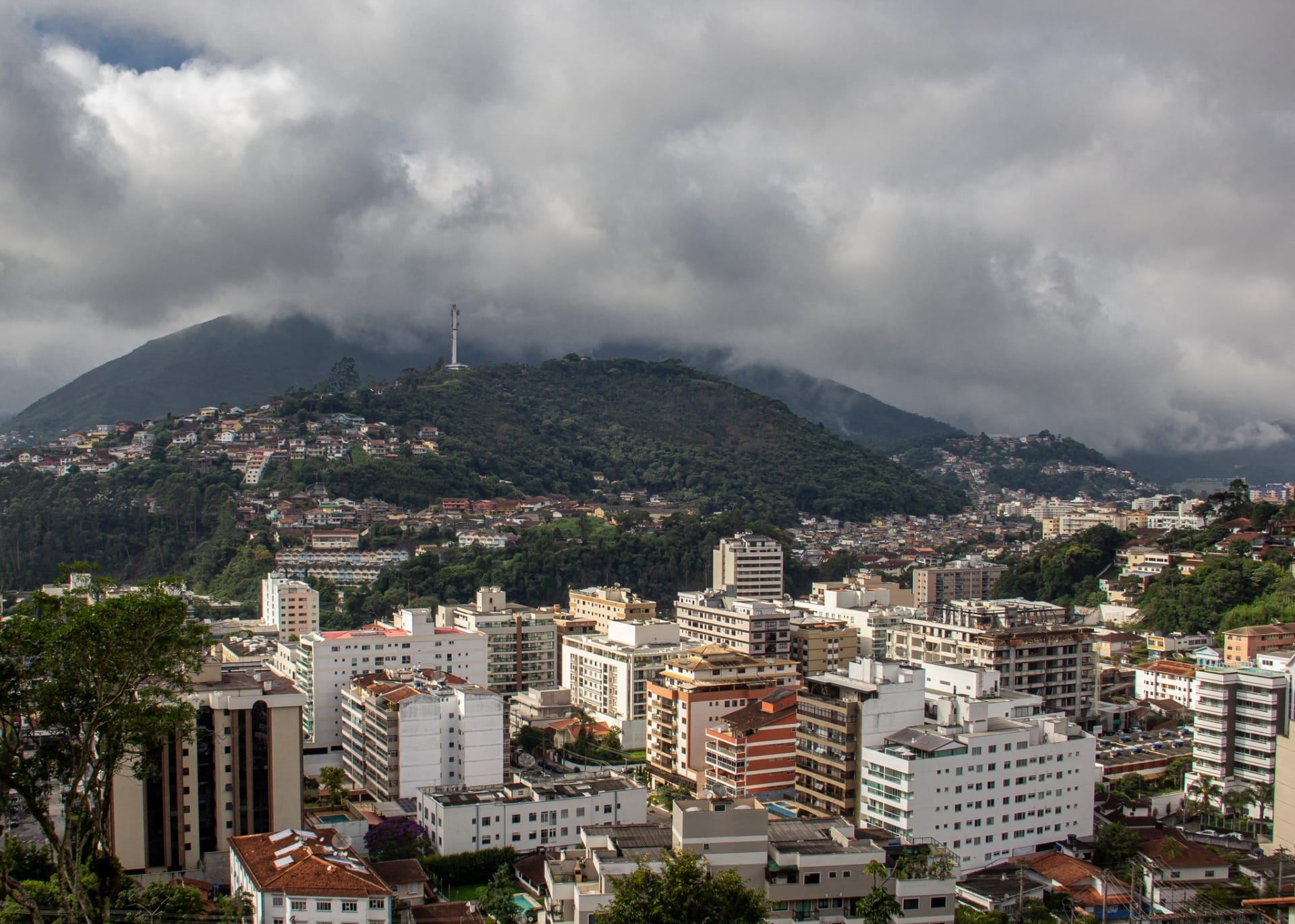Chuvas provocam acionamento de sirenes em três favelas na Zona Norte do Rio
