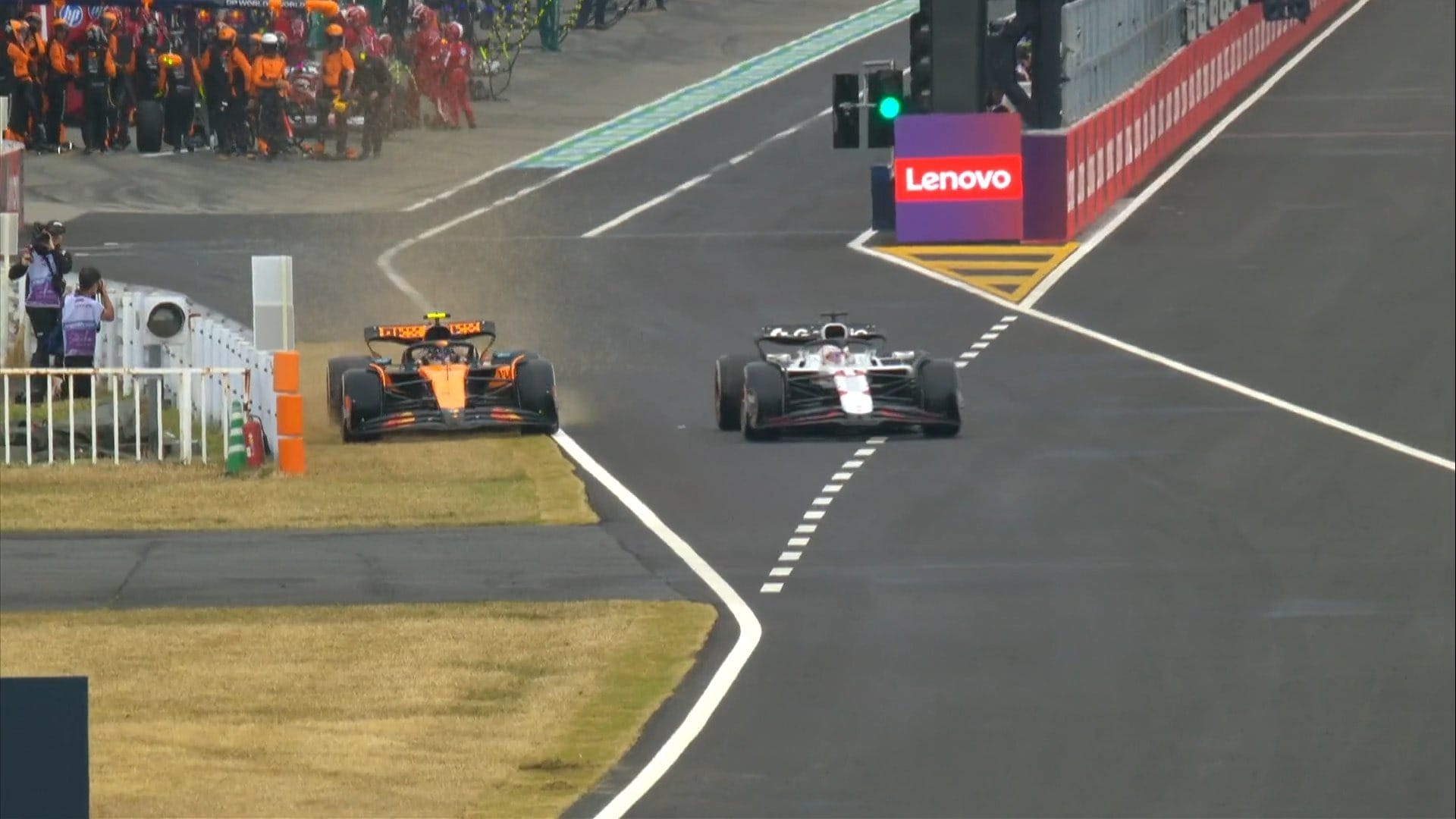 Norris minimiza atrito com Verstappen em saída dos boxes e admite: "Perdi a corrida ontem"