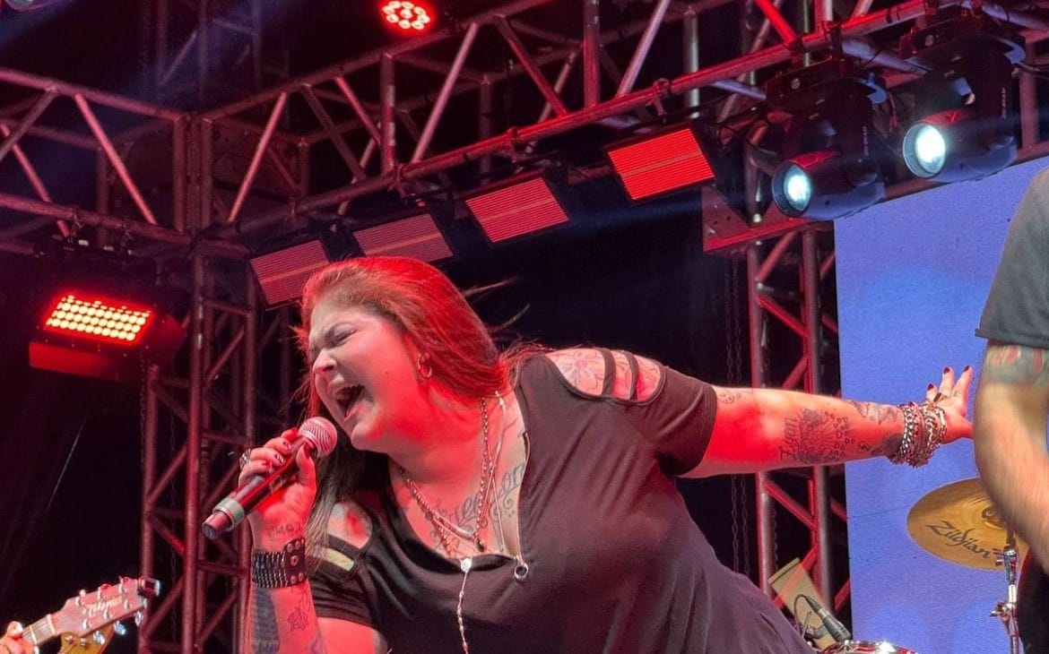 Cantora Twyla é alvo de criminosos, em Taubaté
