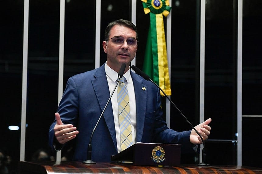 Pesquisa mostra Flávio Bolsonaro na frente da disputa pelo Senado em 2026