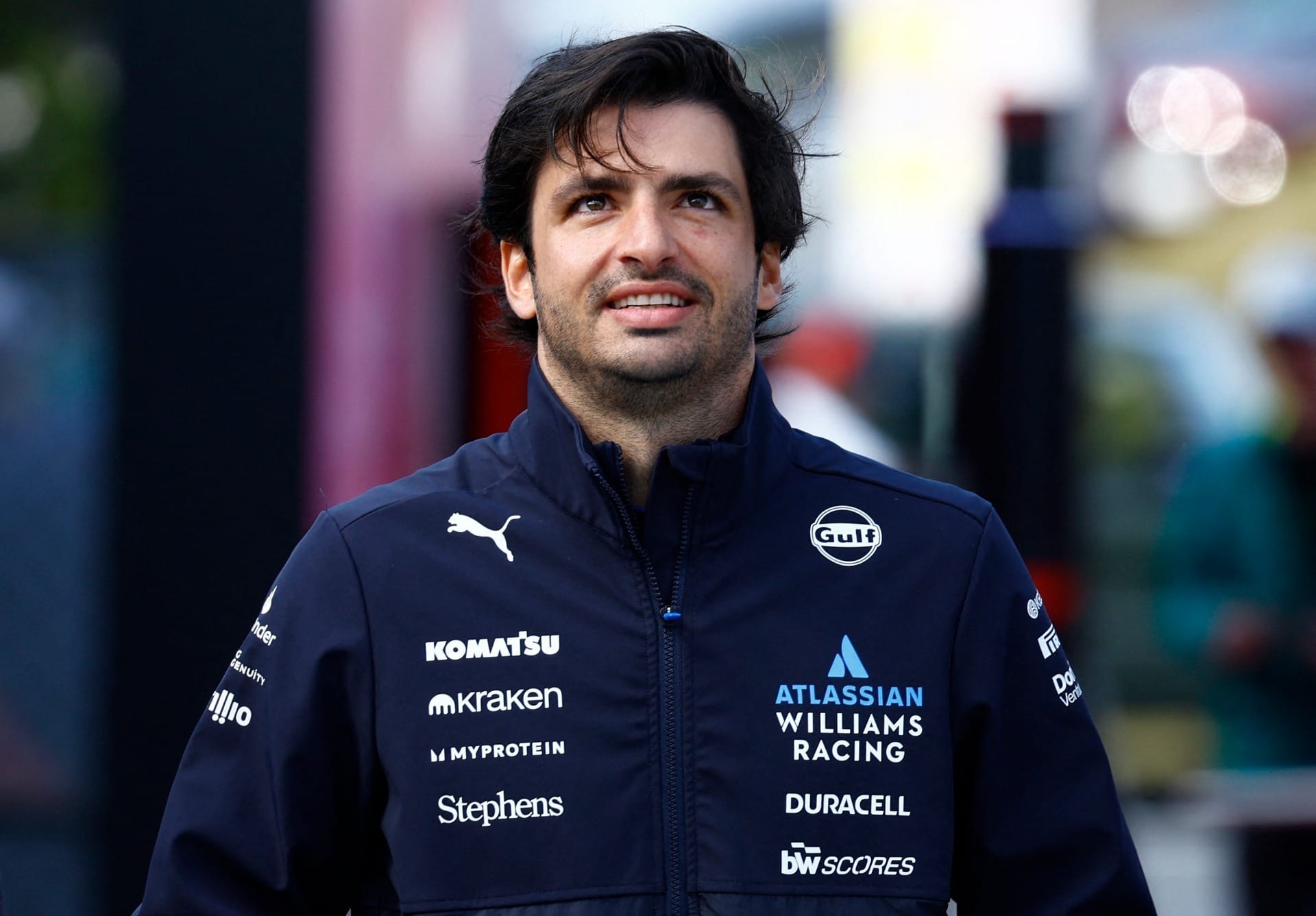 Sainz é multado em R$ 127 mil por "dor de barriga" durante cerimônia do hino no GP do Japão