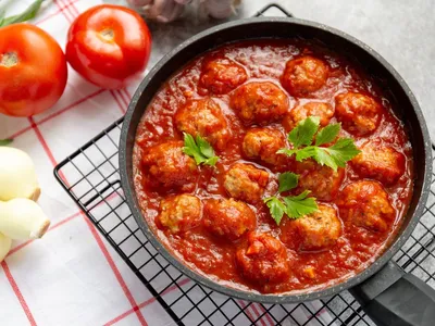 Almôndegas com molho de tomate caseiro deixa qualquer almoço especial; saiba como fazer