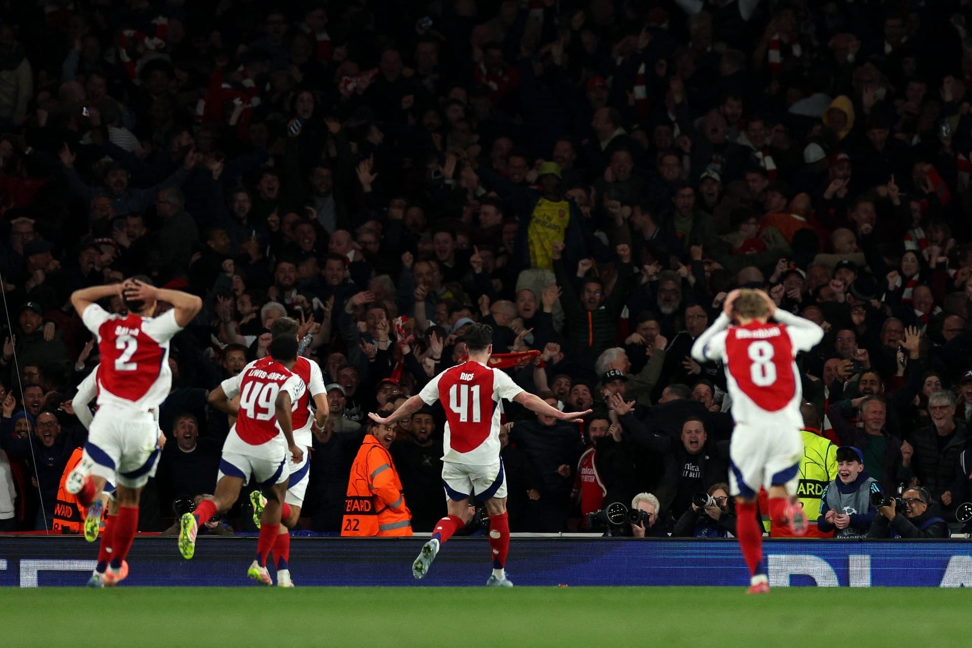 Arsenal atropela Real e Inter de Milão vence Bayern na Liga dos Campeões