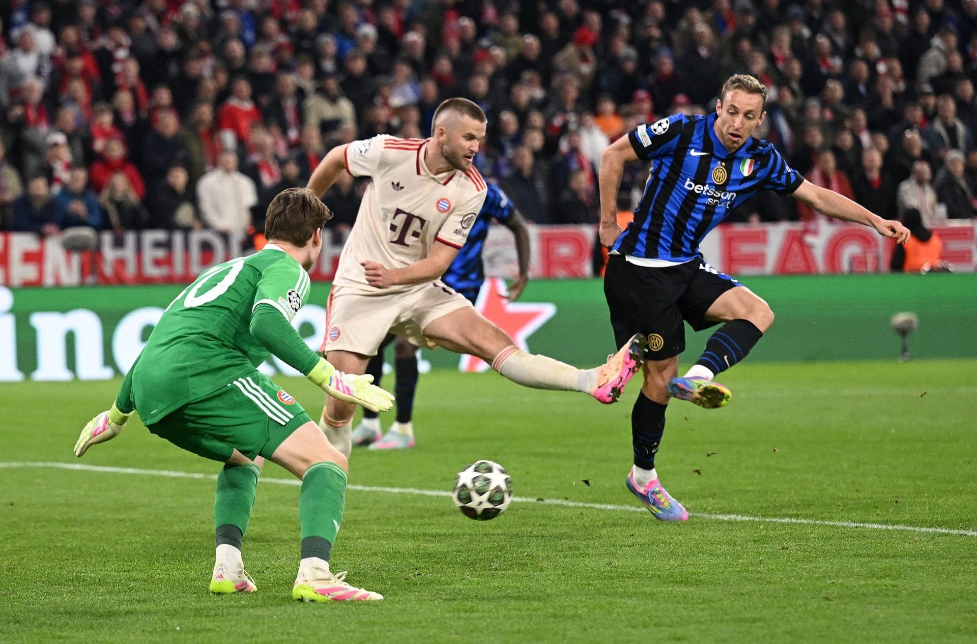 Desfalques pesam e Bayern perde em casa da Inter de Milão nas quartas da Liga dos Campeões