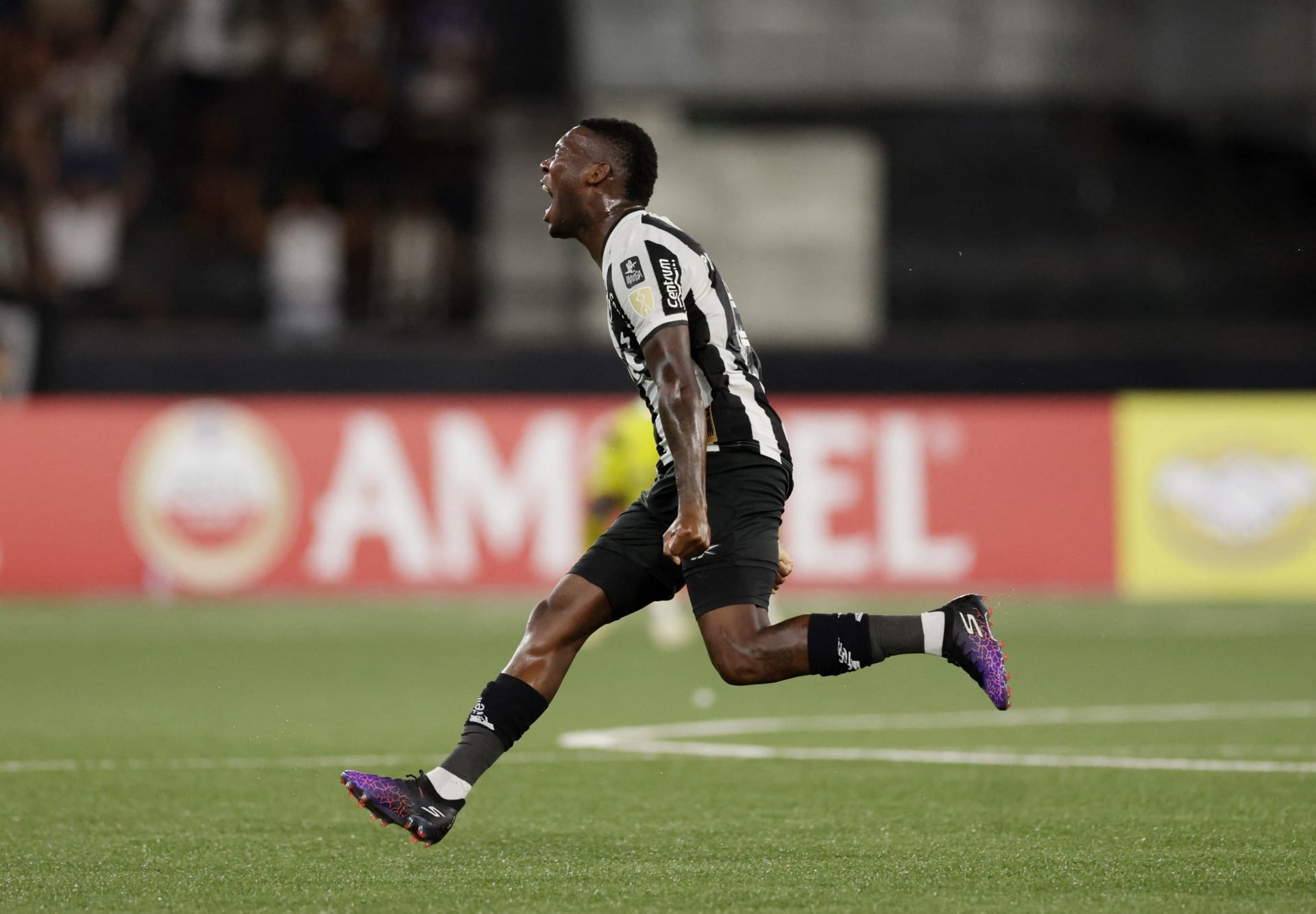 Botafogo desencanta na Libertadores diante do Carabobo com sofrimento e brilho de reservas