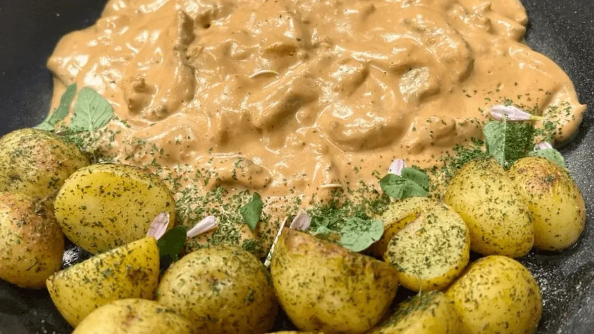 Estrogonofe de carne | Band Receitas