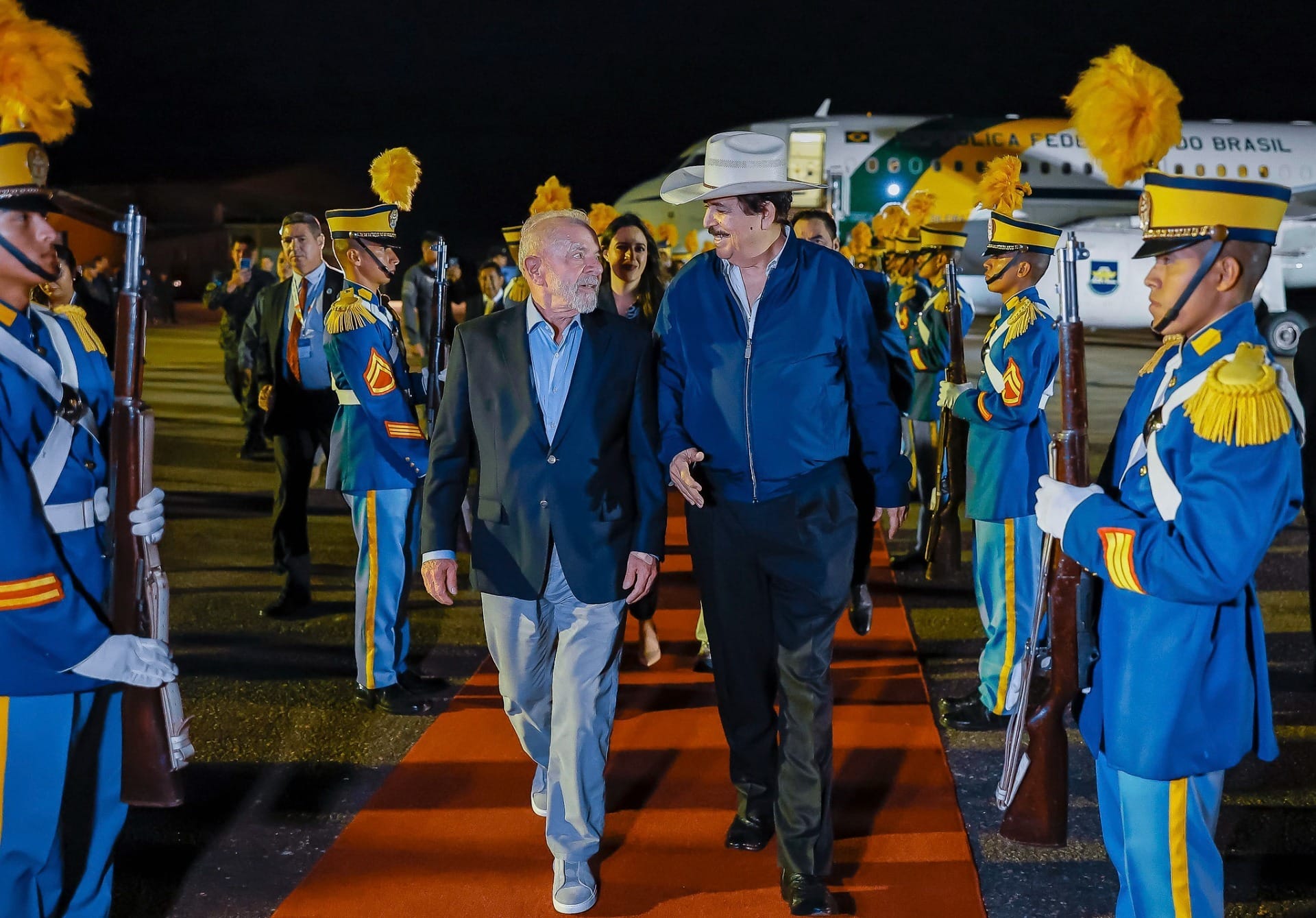 Lula pousa em Honduras para discutir tarifas e deportações de Trump