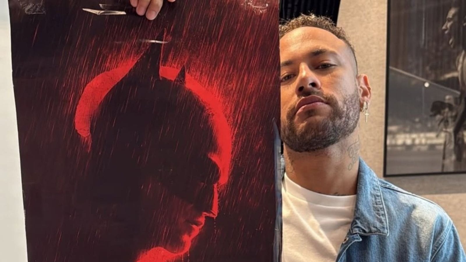 Neto ironiza Neymar após atacante postar fotos em alusão ao Batman: "Eu gosto do Coringa!"