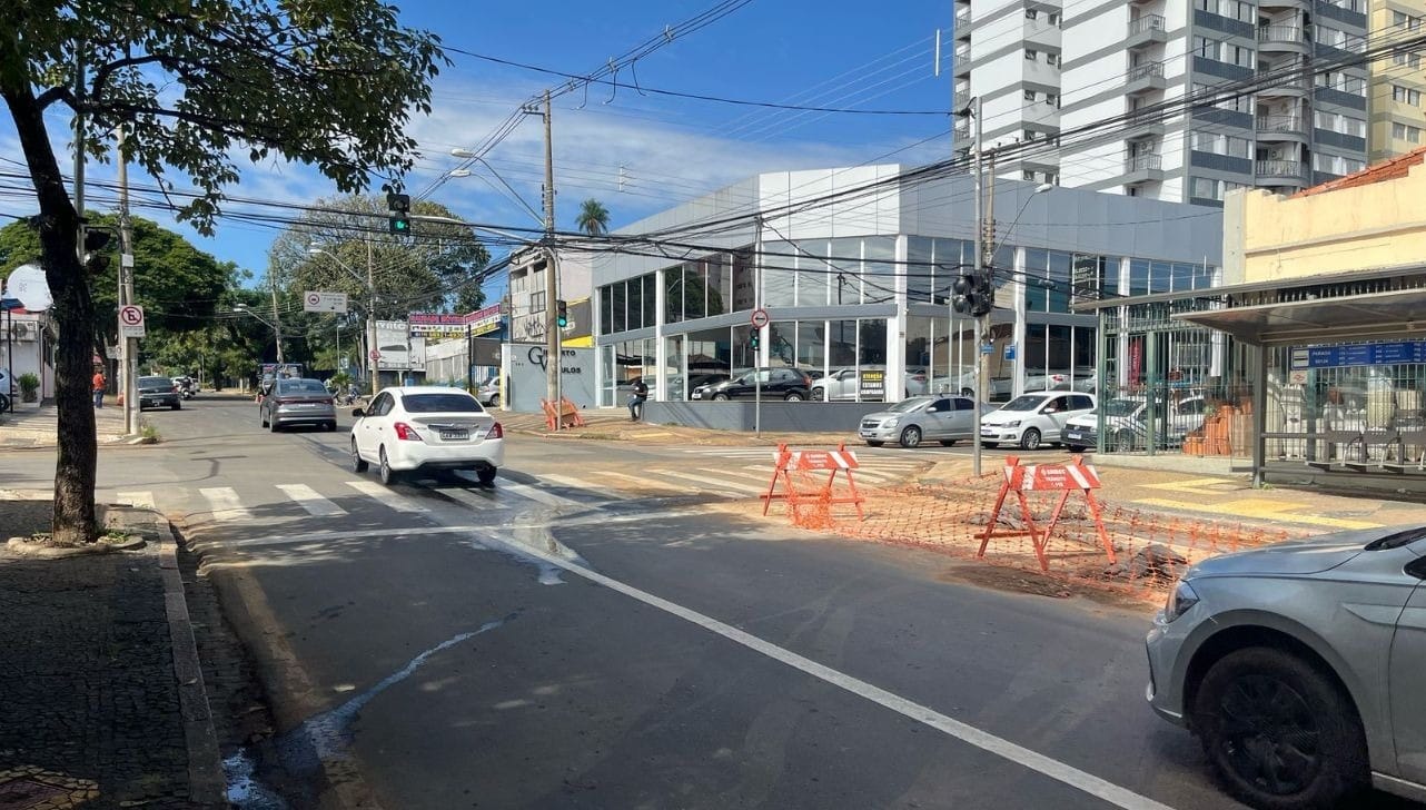 Sanasa conclui conserto de subadutora e trânsito na Avenida da Saudade é liberado