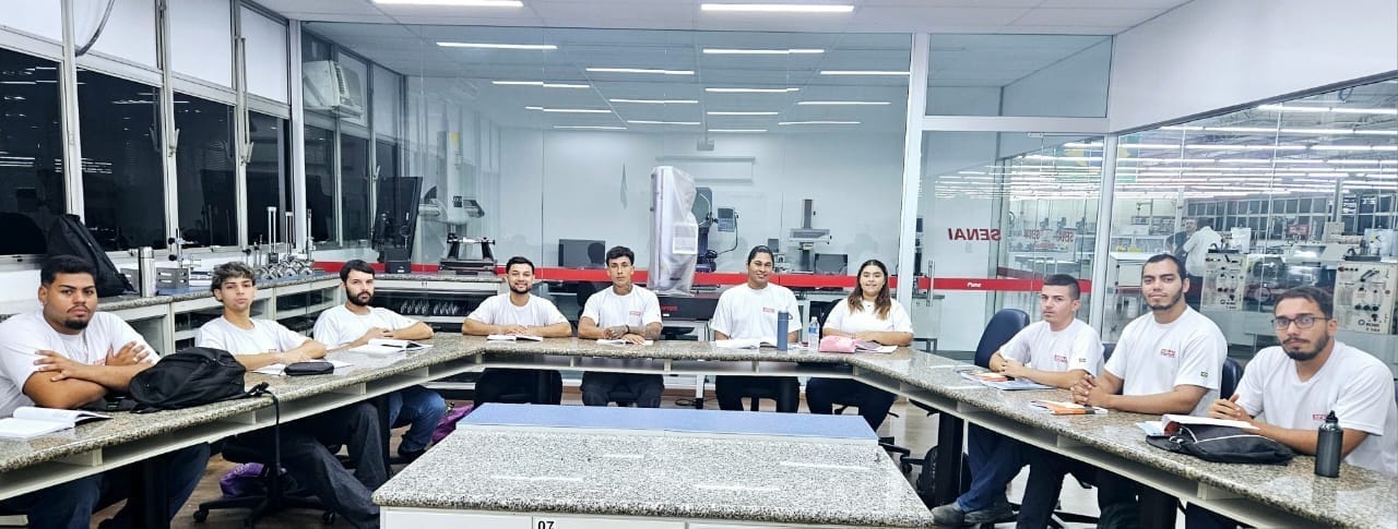 Turma de preparação para operadores de torno CNC