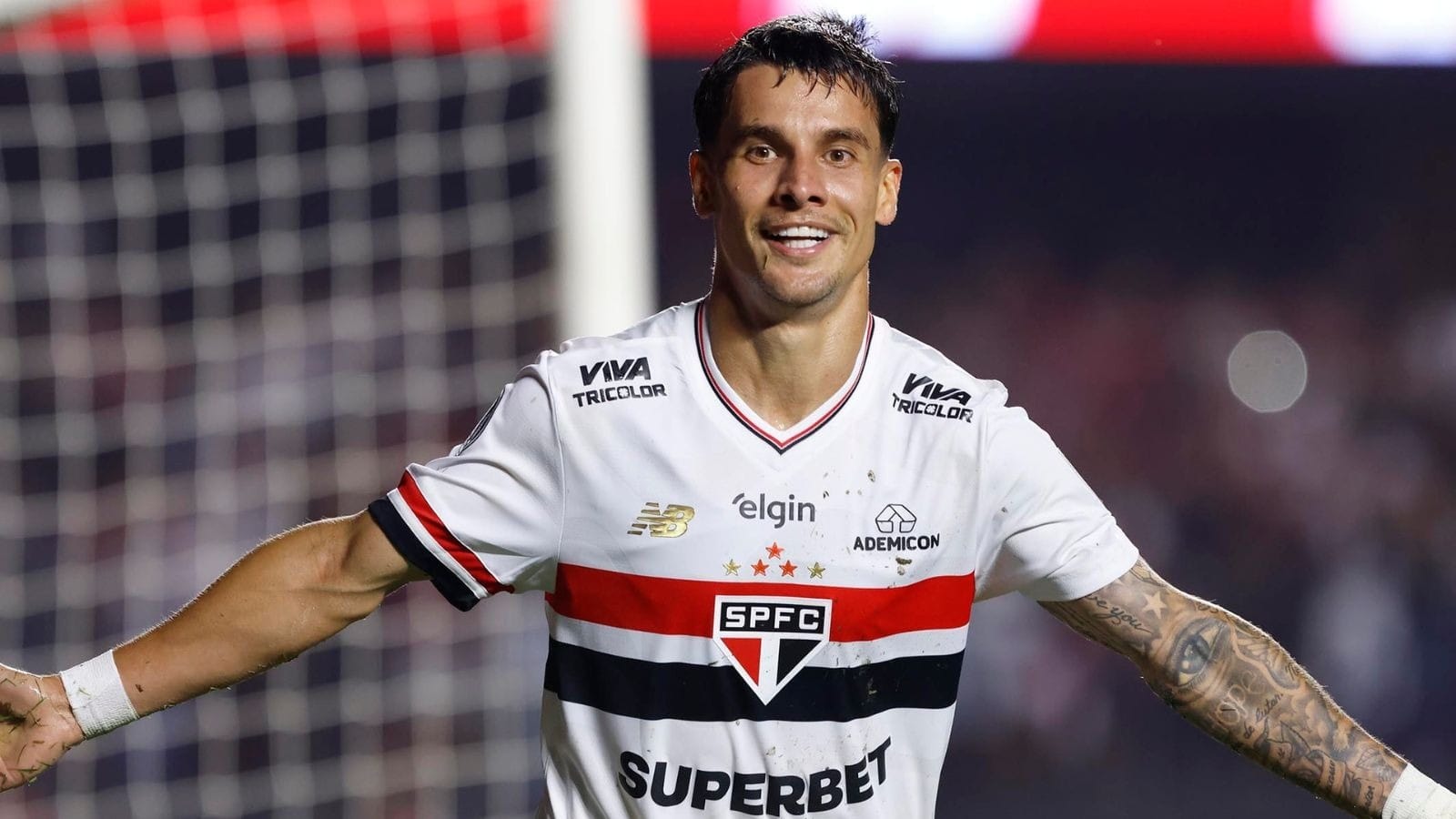Neto parabeniza Ferreirinha após empate do São Paulo e confirma promessa: "venho de tanga"