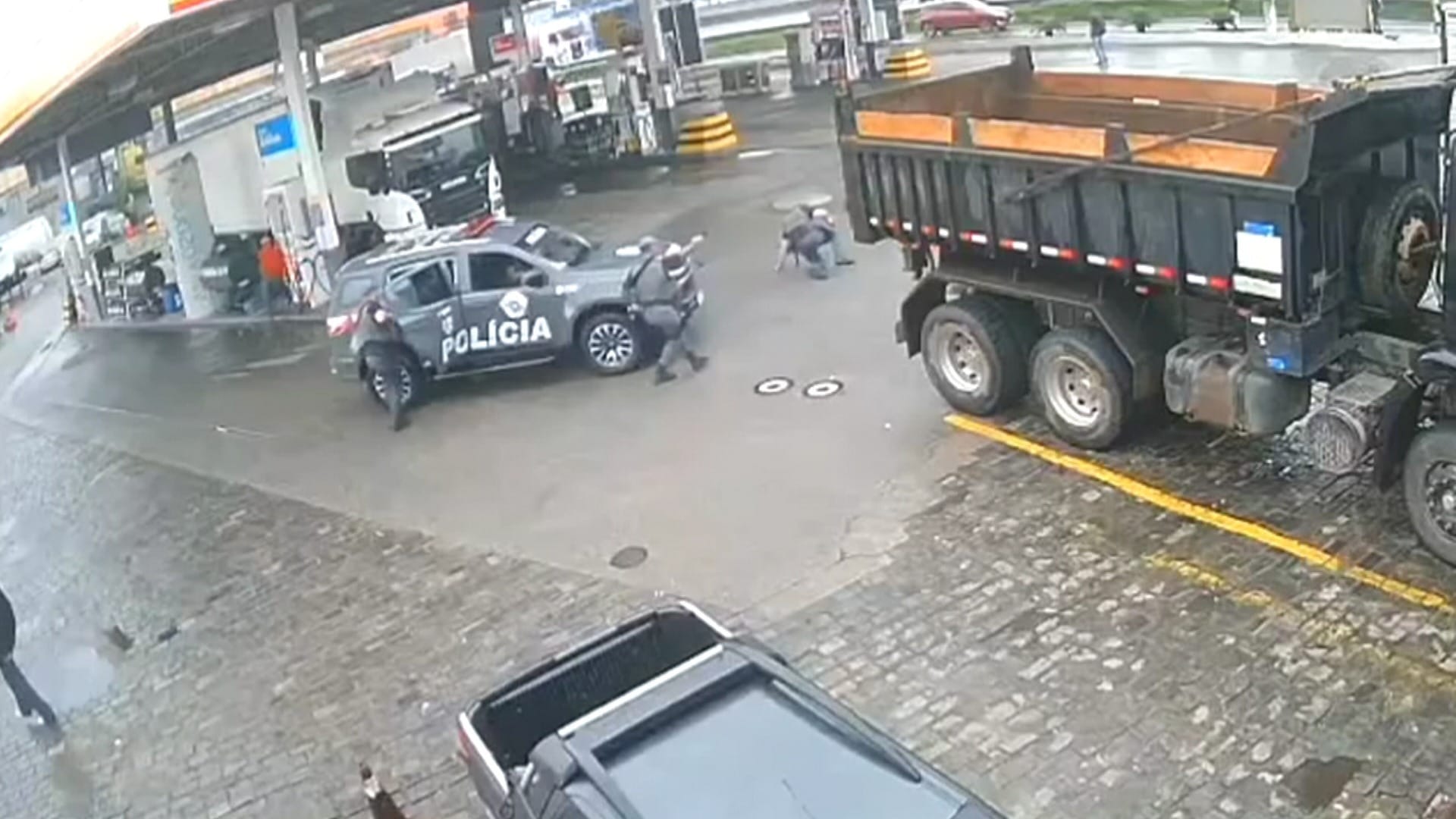 Suspeito de envolvimento em roubo de carga morre em troca de tiros com a polícia em SP