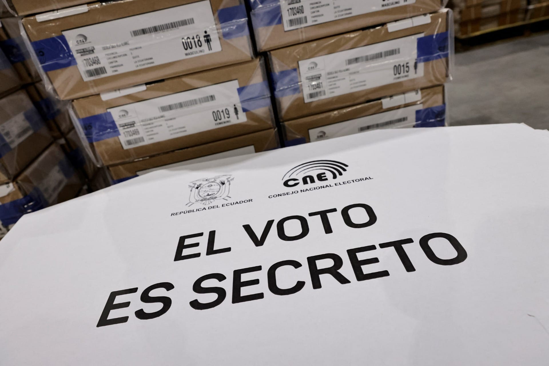 Equatorianos vão às urnas neste domingo para decidir próximo presidente