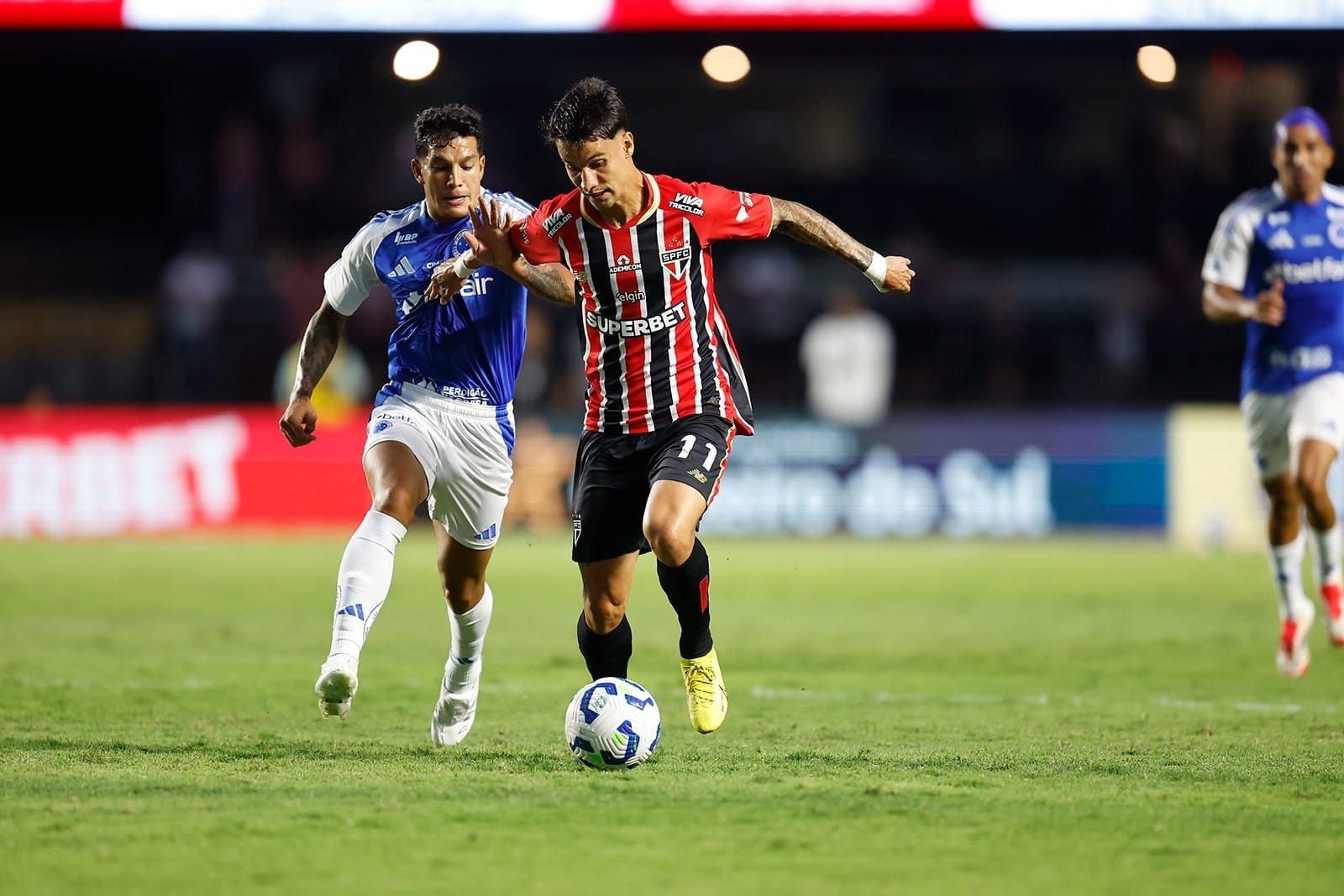 São Paulo não supera apatia, faz jogo pobre contra o Cruzeiro e empata no Brasileirão