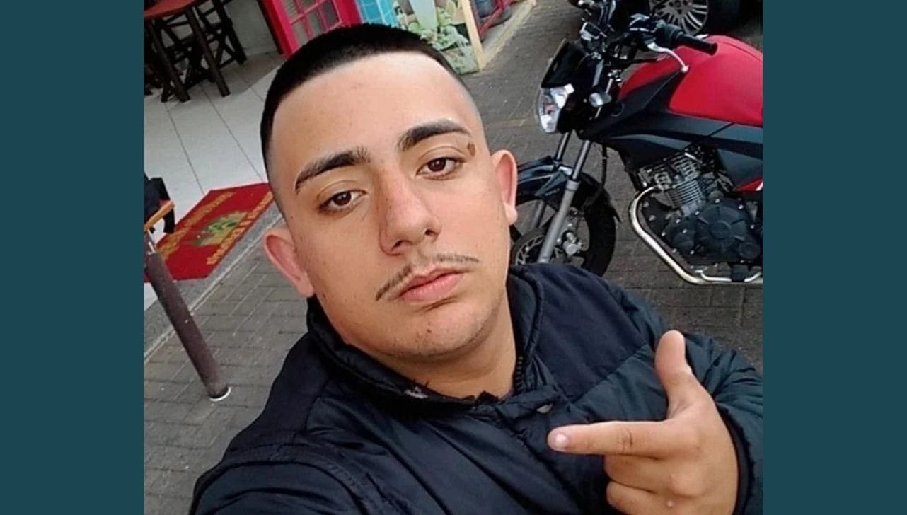 A vítima, Felipe Gonçalves, de 21 anos, trabalhava como motoboy (Foto/Redes Sociais)