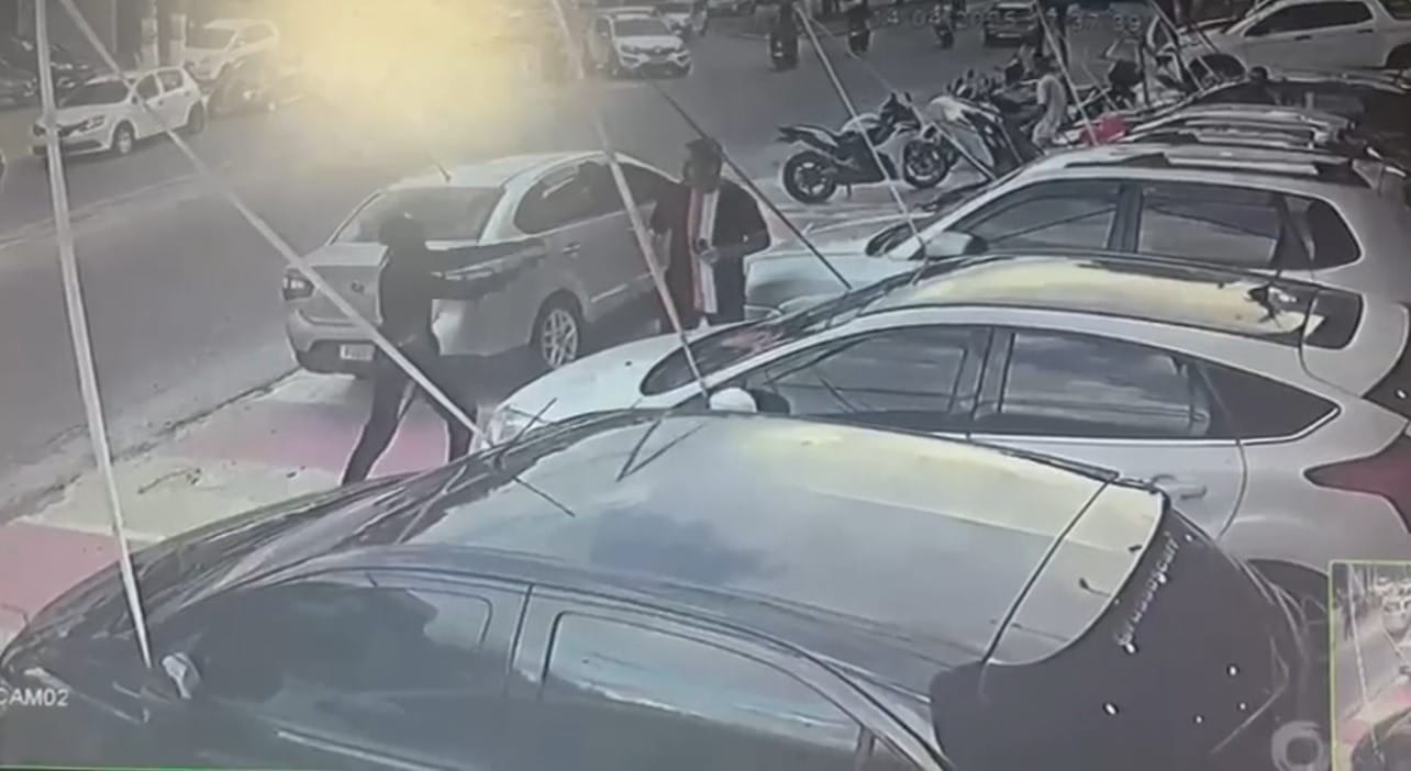 Vídeo: empresário é morto ao lado de batalhão da PM após reagir a assalto no RJ