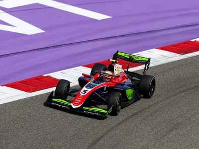 Rafael Câmara vence de novo no Bahrein e se isola na liderança da temporada da F3