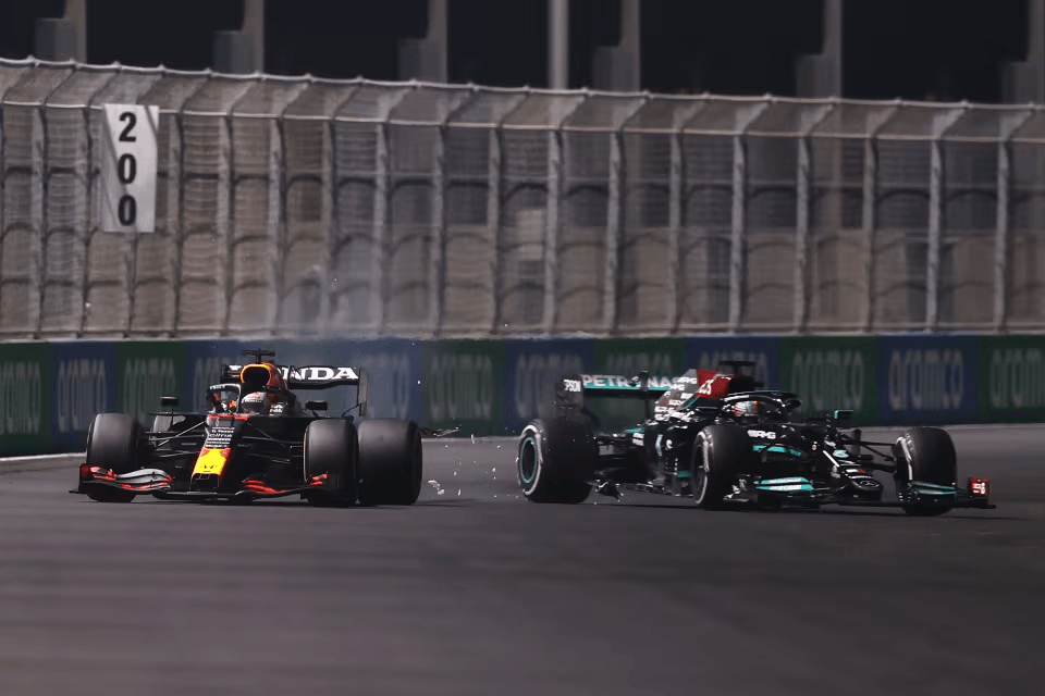 Batida entre Verstappen e Hamilton durante o GP da Arábia Saudita de 2021