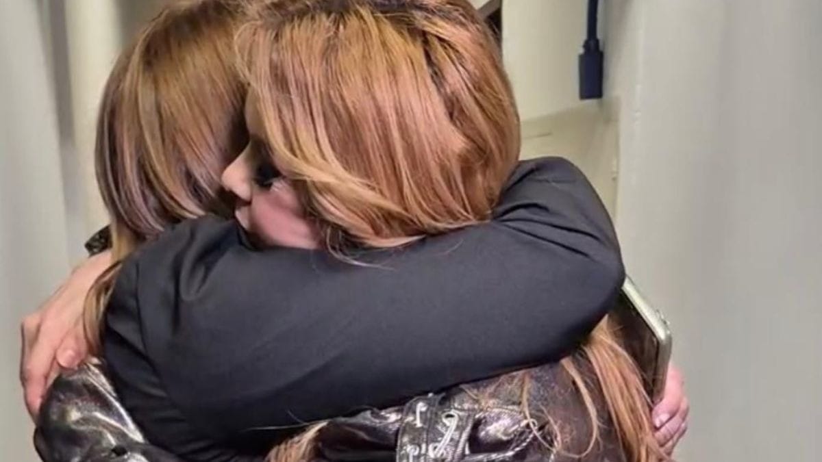 Joelma acolhe mãe de fã que perdeu a vida após golpe virtual; veja encontro emocionante