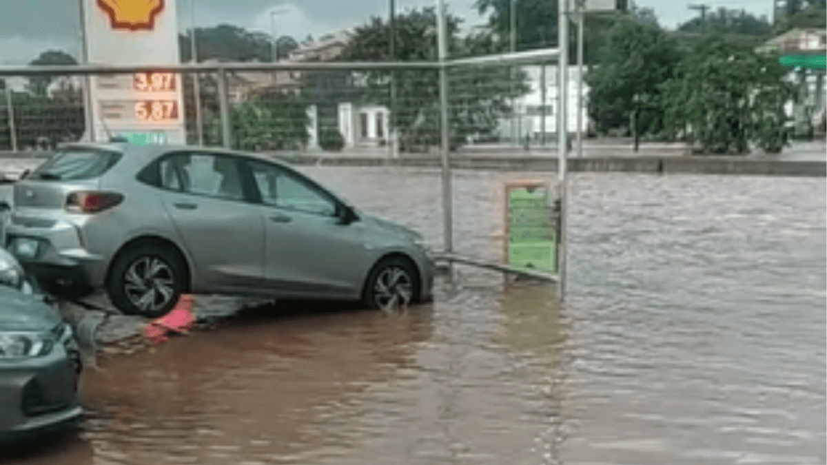 Temporais em SP alagam cidades do ABC e interrompem duas linhas da CPTM