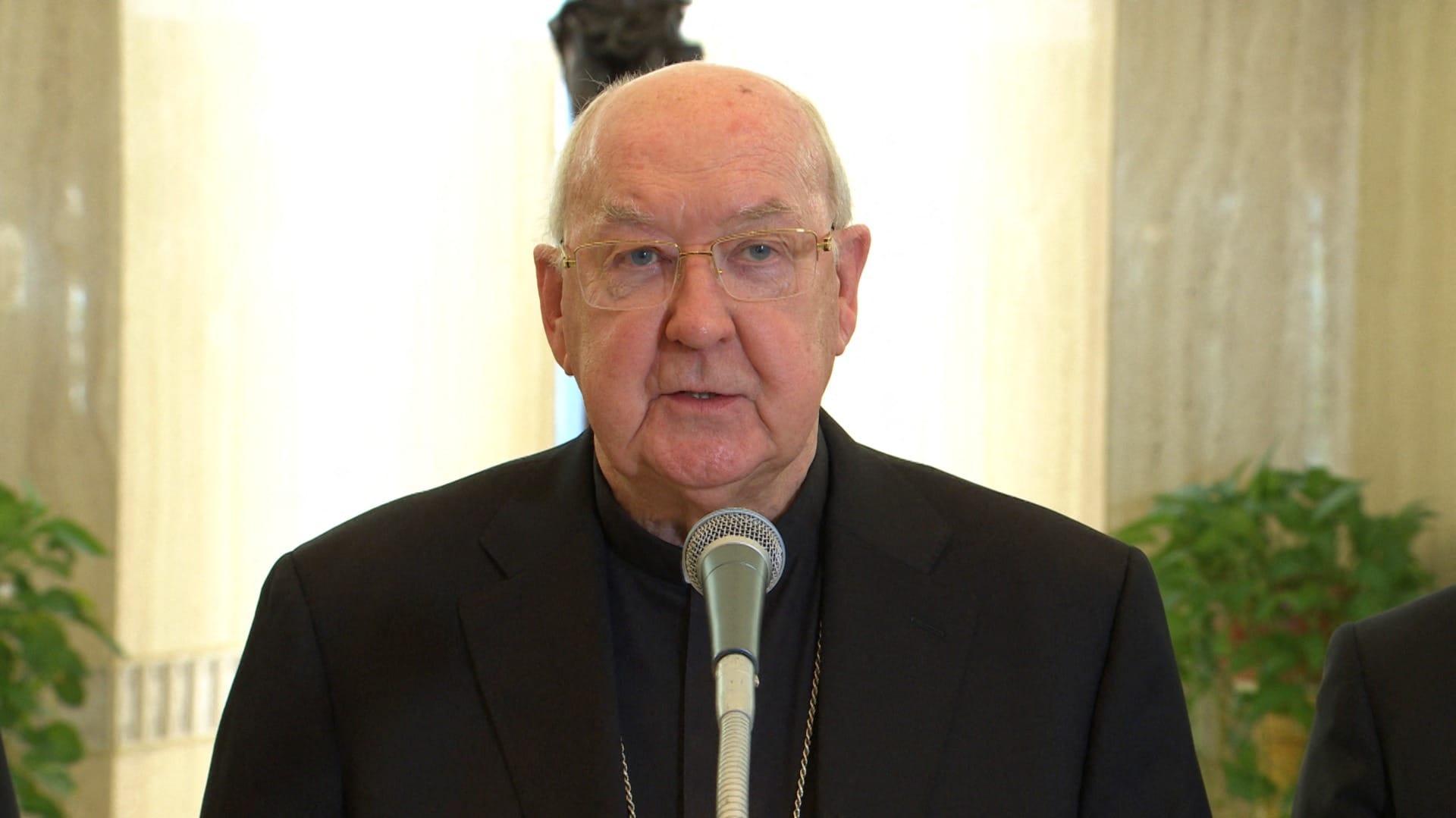 Quem é o carmelengo, que governa o Vaticano na ausência do papa Francisco