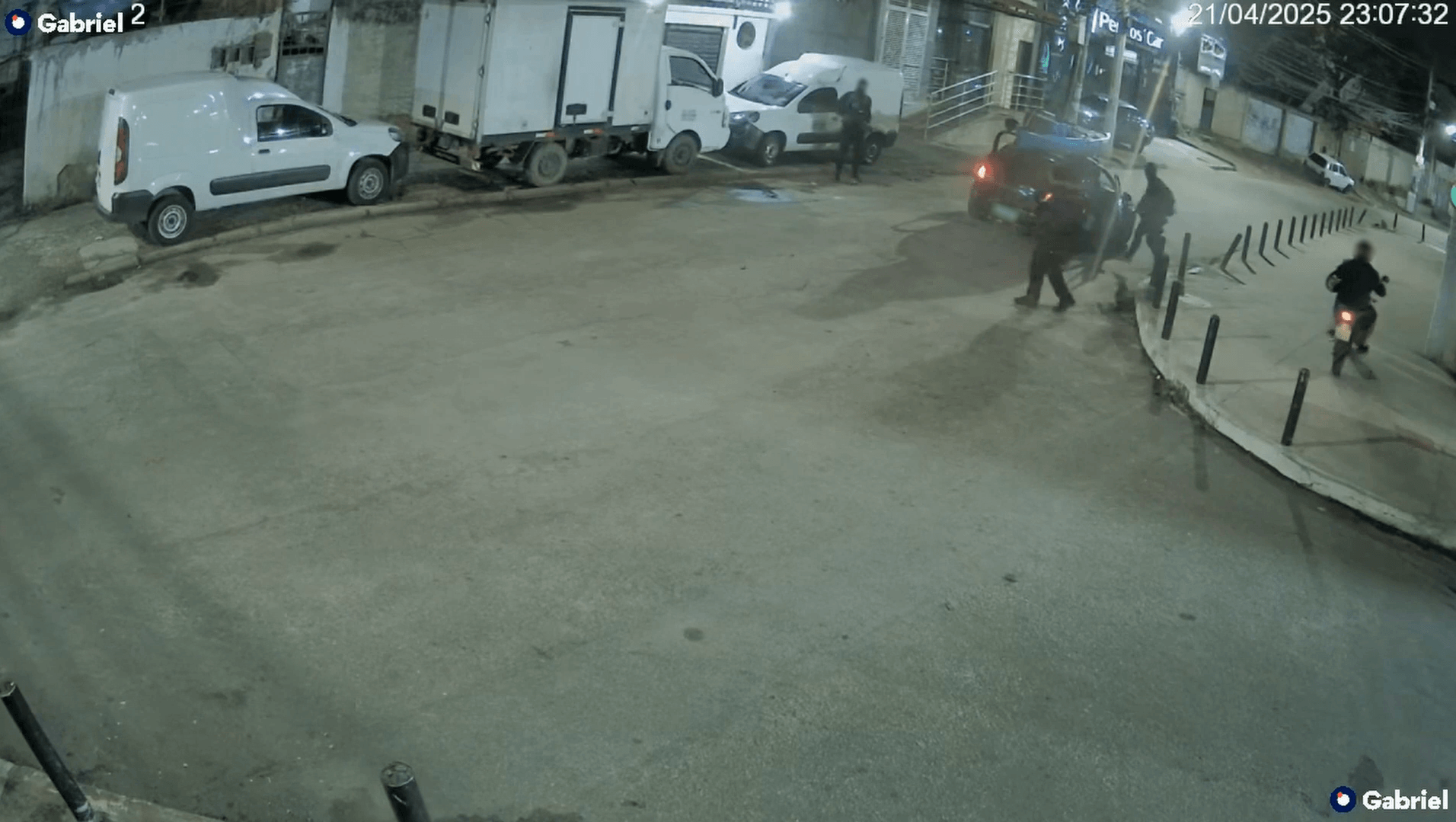 Carro é roubado em Curicica durante fuga após confronto de facções