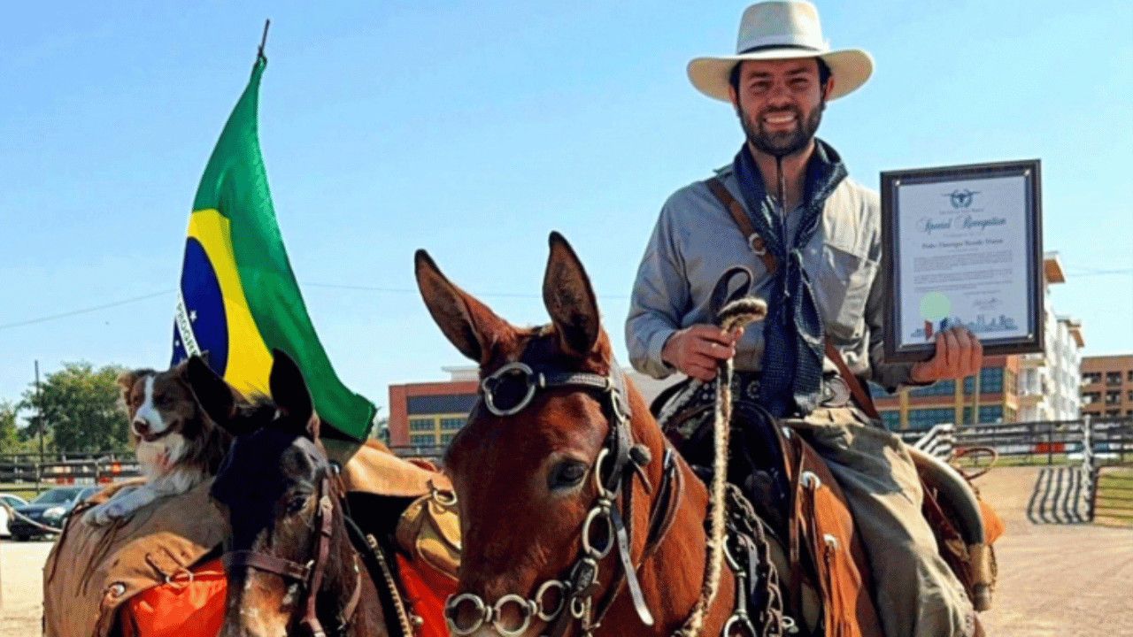 Homem viaja de mula dos Estados Unidos para o Brasil