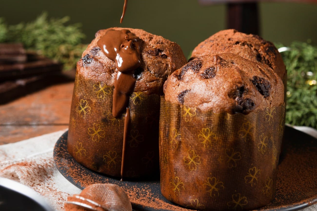 Panetone trufado de chocolate com amêmdoas  | Band Receitas