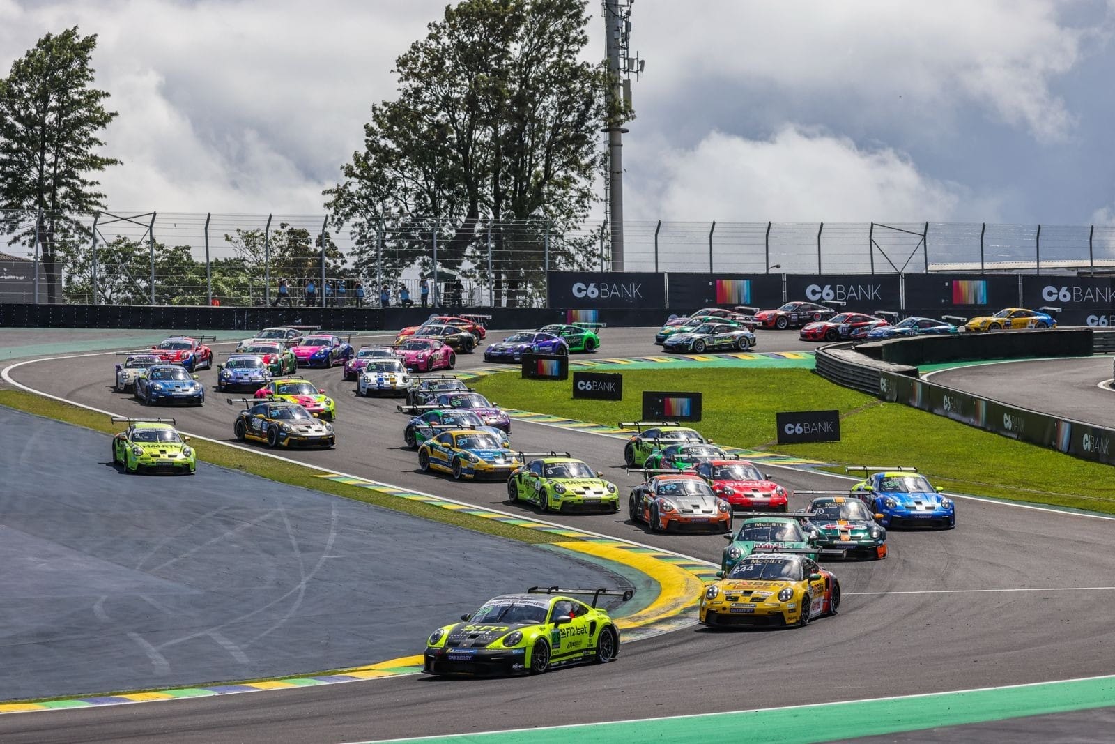 Desaceleração de 2,16 G no S do Senna é desafio dos pilotos da Porsche Cup em Interlagos