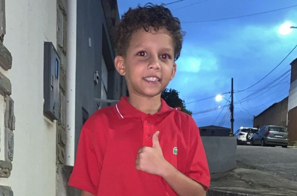 Criança morre após ser picada por escorpião dentro do carro da família em MG