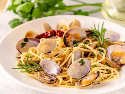 Espaguete ao vôngole pode ser feito em poucos minutos; aprenda receita italiana