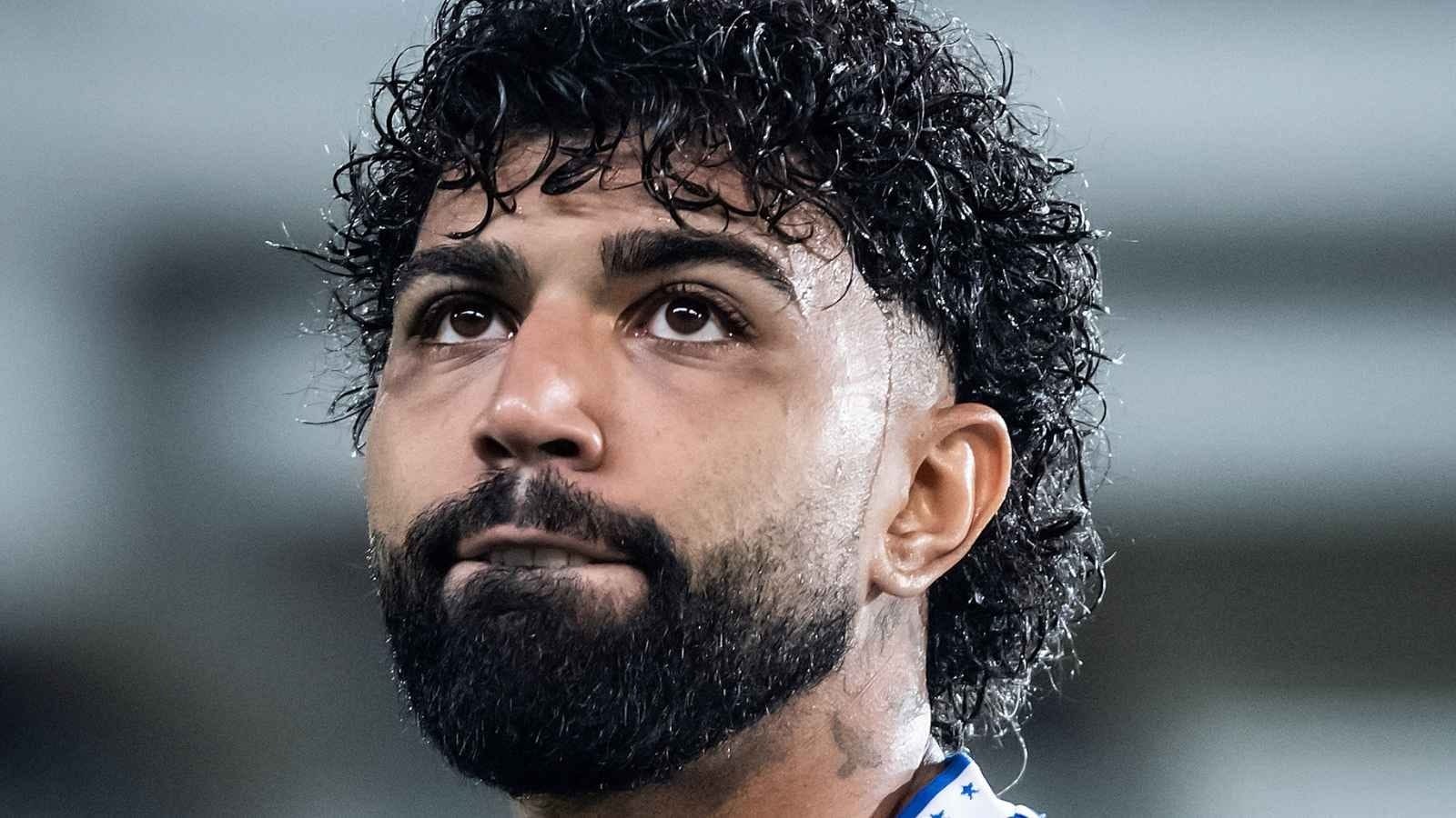 Cicinho detona coletivo do Cruzeiro após derrota na Sul-Americana: "Muito ruim"
