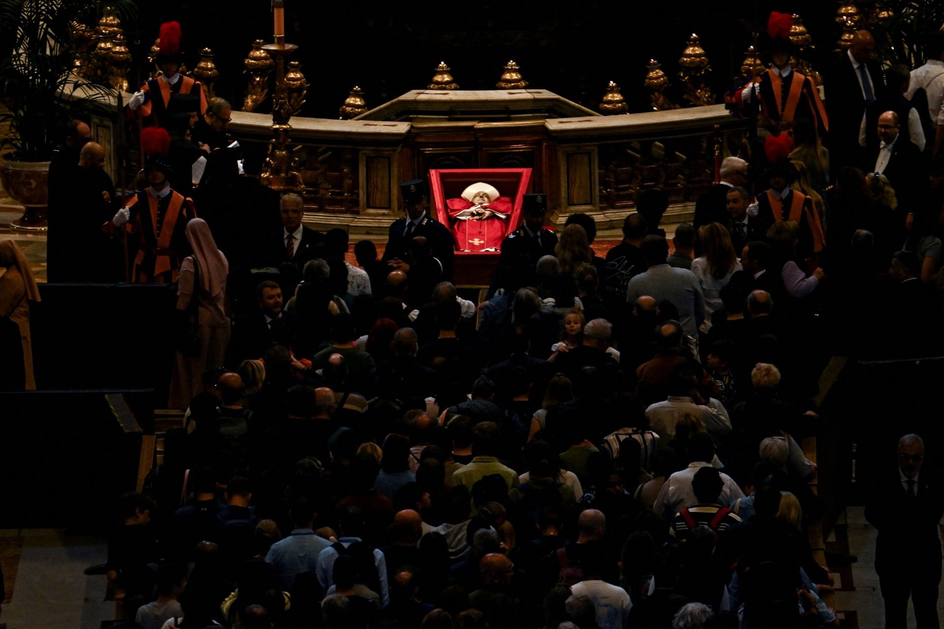 200 mil pessoas são esperadas para o funeral do papa Francisco em Roma