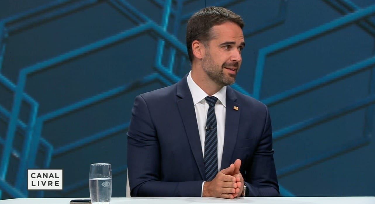 Eduardo Leite relembra encontro com papa Francisco com direito a 'piadinha' com cidade gaúcha