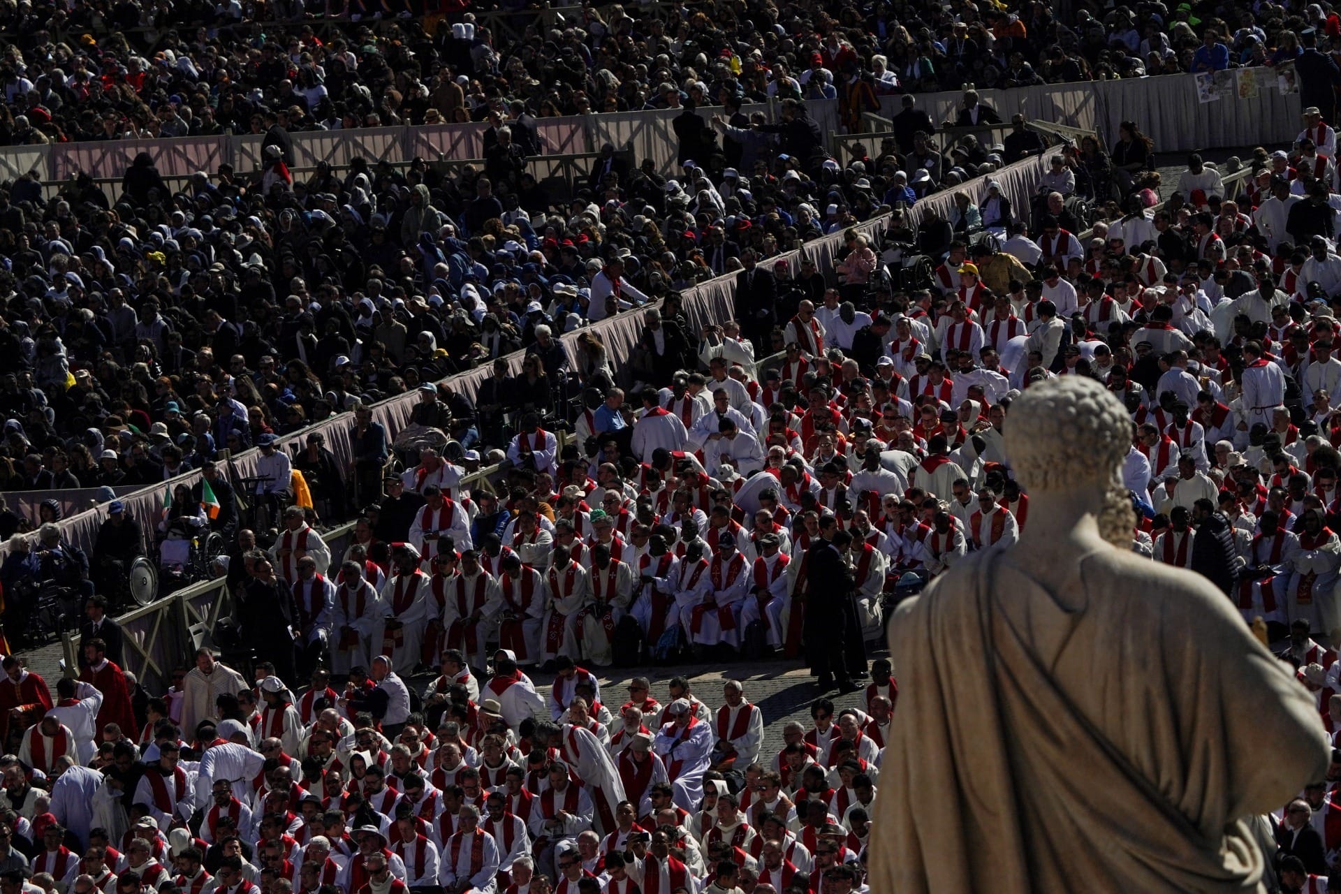 Cardeais realizam a Missa de Exéquias em celebração ao Papa Francisco; entenda o ritual