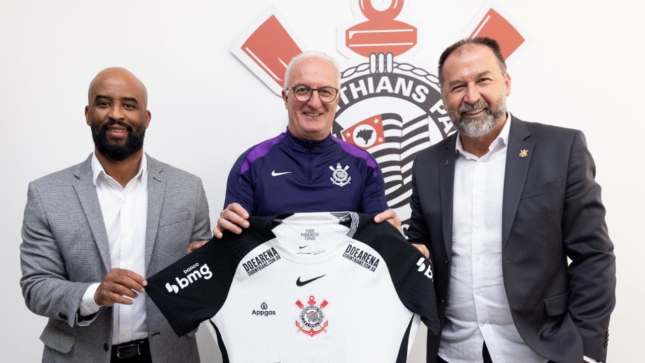 Corinthians oficializa contratação de Dorival Jr.: 'Darei meu melhor aos torcedores'