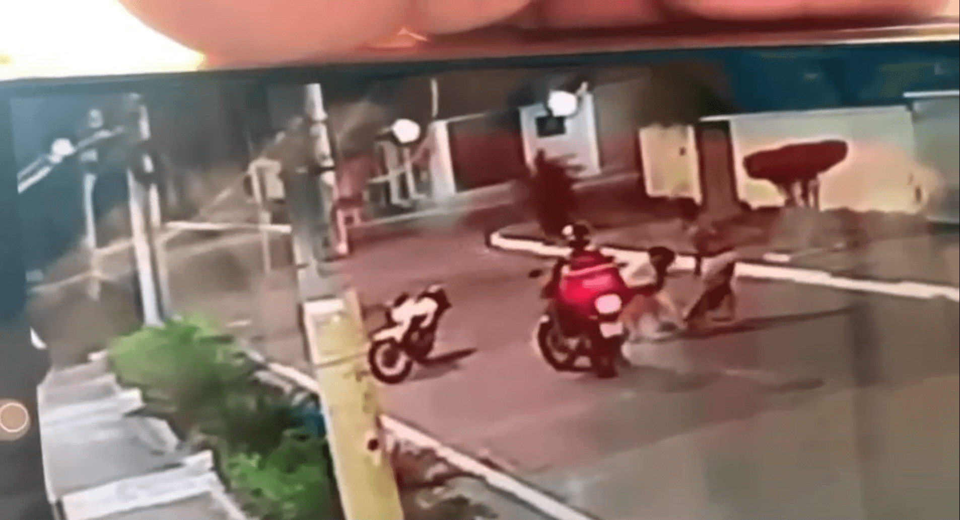Polícia Civil busca trio que assaltou e deixou homem só de cueca em Nova Iguaçu