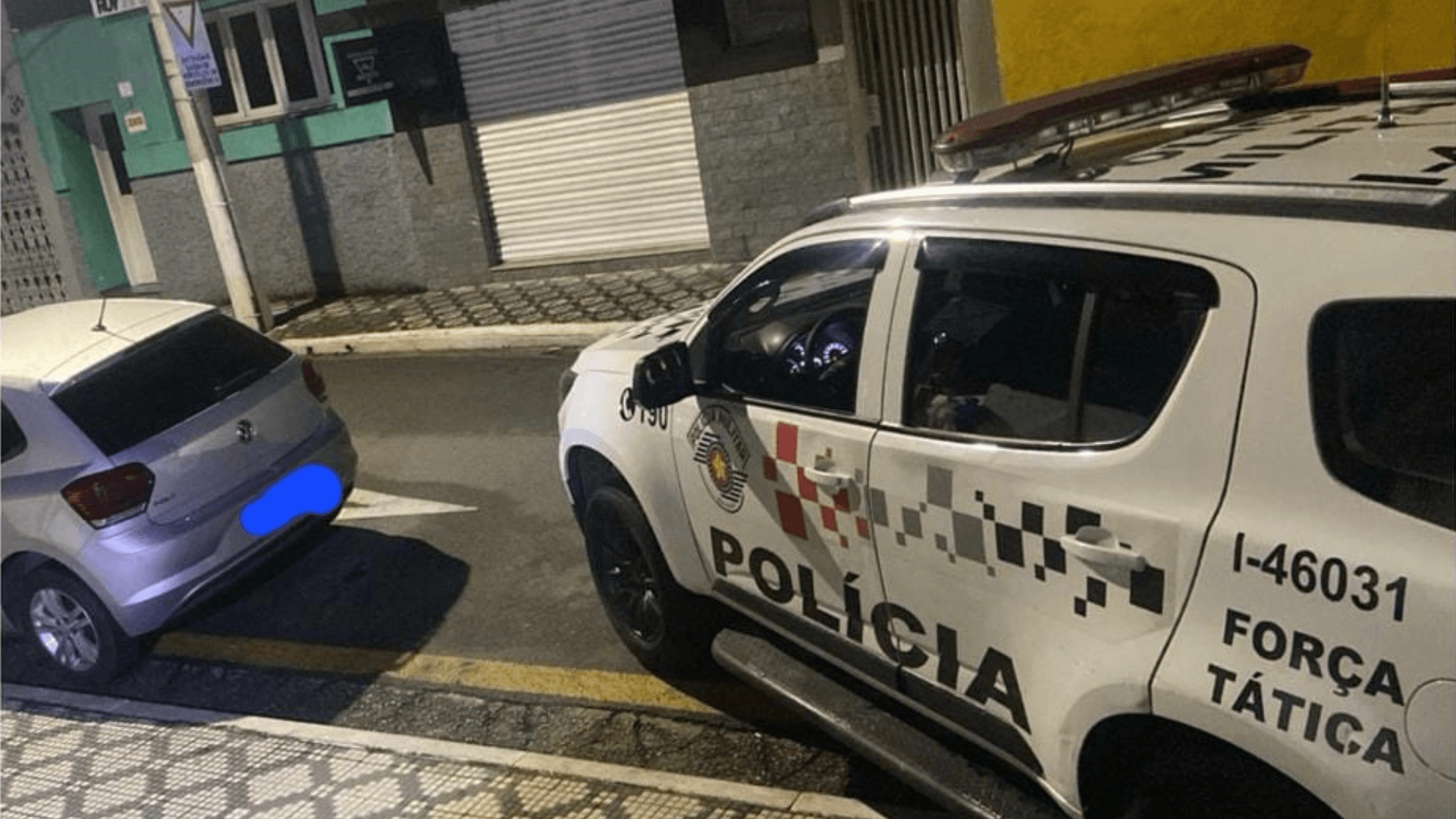 Homem é preso e adolescente é apreendido por roubo de carro em Taubaté